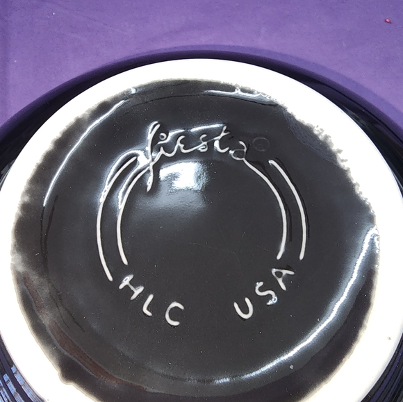 Fiesta footed serving bowl, Black color - Picture 4 of 5